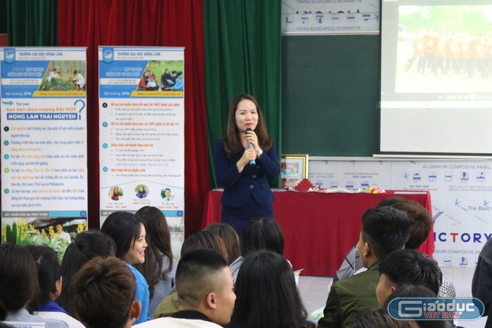 Nhiều trường đào tạo khối ngành nông - lâm đẩy mạnh tư vấn tuyển sinh tại các trường trung học phổ thông. (Ảnh: Trường Đại học Nông Lâm - Đại học Thái Nguyên)