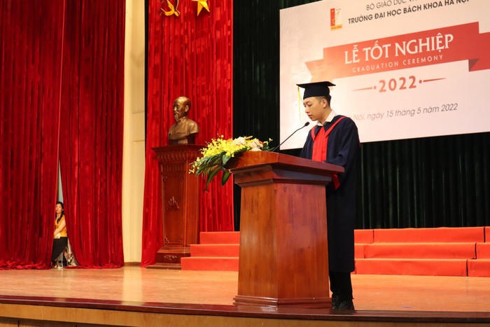 Bùi Hoàng Tuấn thủ khoa đầu ra Trường Điện - Điện tử, Trường Đại học Bách khoa Hà Nội năm 2022. (Ảnh: Nhân vật cung cấp)
