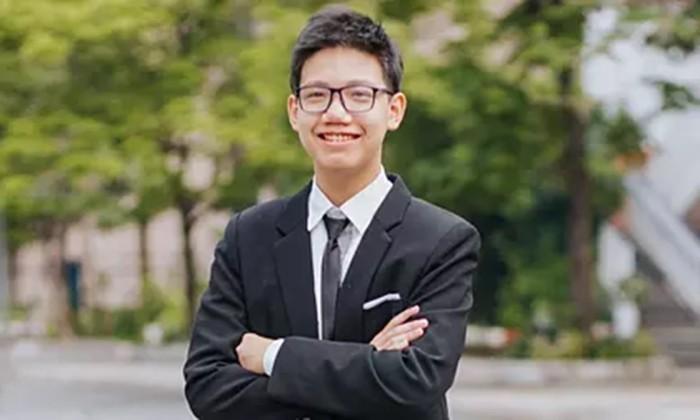 Hoàng Minh Hiếu, cựu học sinh khối trung học cơ sở của Trường Trung học phổ thông chuyên Hà Nội - Amsterdam là thí sinh duy nhất của Hà Nội đạt 10 điểm Toán chuyên. (Ảnh: Nhân vật cung cấp)
