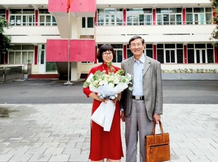 Tiến sĩ Nguyễn Hồng Vân cùng Phó Giáo sư Vũ Quang Hiển. (Ảnh: Nhân vật cung cấp).
