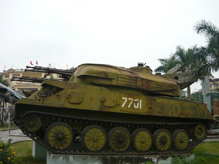 Xe pháo tự hành 3CY-23 do liên xô sản xuất, được trang bị cho Trung đoàn không quân 237, Quân chủng PK-KQ năm 1972. Xe đã tham gia chiến dịch Hồ Chí Minh lịch sử mùa xuân năm 1975 và cơ động chiến đấu bảo vệ Tổ quốc Việt Nam XHCN.