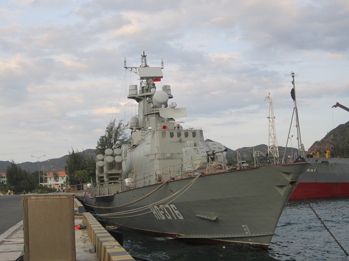 Tàu tên lửa Molnya trong biên chế của Quân chủng Hải quân. So với những tàu tên lửa Molnya cơ sở thuộc Project 1241.1 mà Việt Nam nhận của Nga trước đó, tàu Molnya thuộc Project 1241.8 có một số thay đổi đặc biệt là ở hệ thống vũ khí