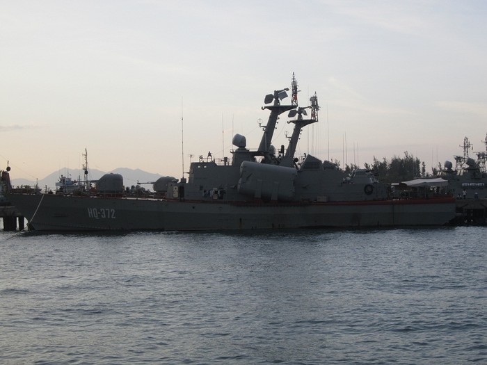 Tàu tên lửa Molnya trong biên chế của Quân chủng Hải quân. Đây là một trong những tàu tên lửa Molnya thuộc Project 1241.1 (NATO gọi là tàu hộ tống lớp Tarantul I) mà Nga cung cấp cho Hải quân Việt Nam trong những năm 1999.