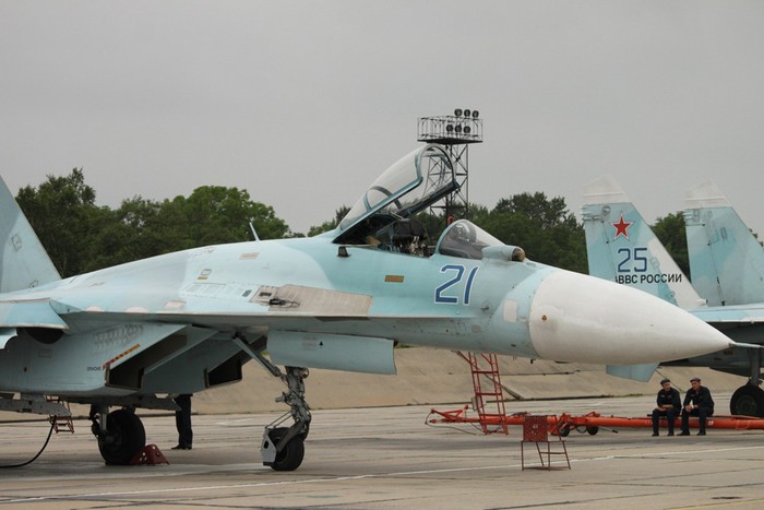Máy bay Su-27SM của Phi đội Tiêm kích số 4 tại căn cứ Không quân 6983