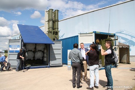 Hệ thống tên lửa container Club-K tại triển lãm Kỹ thuật công nghệ 2012.