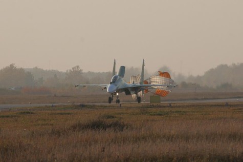 Su-30SM bay thử nghiệm tại sân bay Irkut.