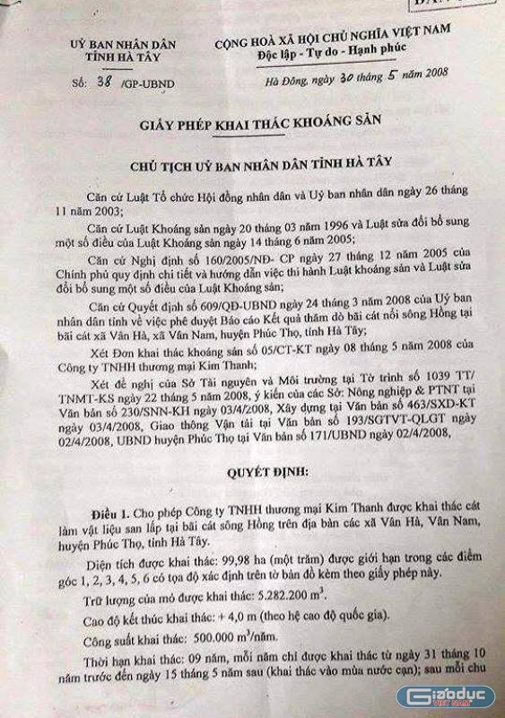 Giấy phép khai thác khoảng sản cấp cho Công ty TNHH thương mại Kim Thanh nhưng nhiều doanh nghiệp khác như Hòa Bình, Tất Thắng vẫn ngày đêm đục khoét lòng sông. (Ảnh Thanh Bình)