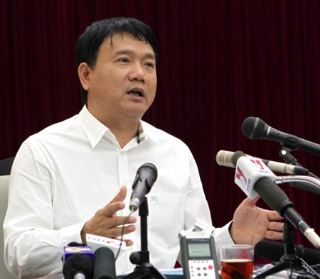 Bộ trưởng Đinh La Thăng: "Phí hạn chế phương tiện cá nhân và phí ôtô đi vào trung tâm thành phố giờ cao điểm cũng không phải là sáng kiến của Bộ GTVT". (Theo Vnexpress).
