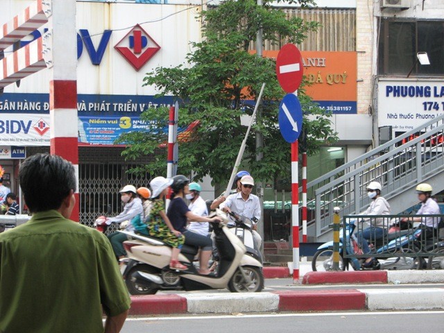 Đi nhanh lên cho đi nhờ cái nào?