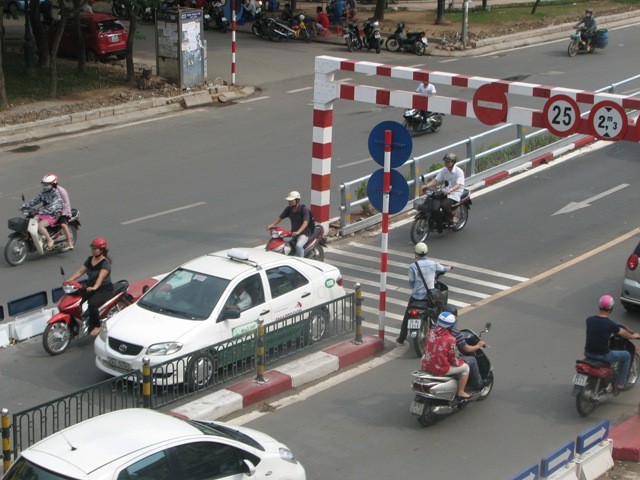 Nam thanh niên này cũng chờ đến lượt và cũng vi phạm...