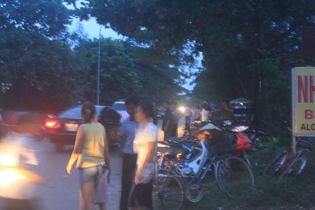 Khu vực trước cổng nhà nghỉ Bảo An - nơi đôi nam nữ tử vong.