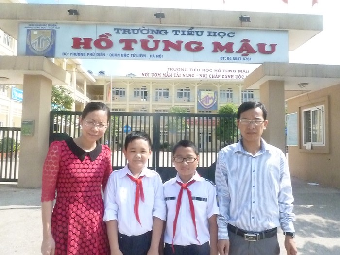 Hai thủ khoa tí hon học chung lớp 5A1 Trường tiểu học Hồ Tùng Mậu