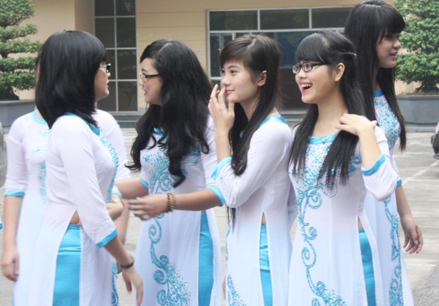 Chùm ảnh: Giới trẻ Việt Nam có còn yêu sách như xưa? Những nữ sinh diện áo dài đẹp hơn cả Hoa hậu Mai Phương Thúy (P17)