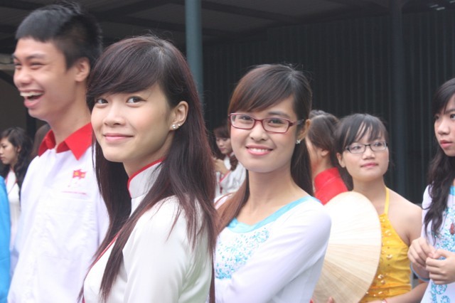 Chùm ảnh: Giới trẻ Việt Nam có còn yêu sách như xưa? Những nữ sinh diện áo dài đẹp hơn cả Hoa hậu Mai Phương Thúy (P17)