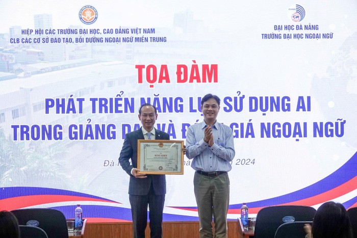 khen thưởng toạ đàm.jpg