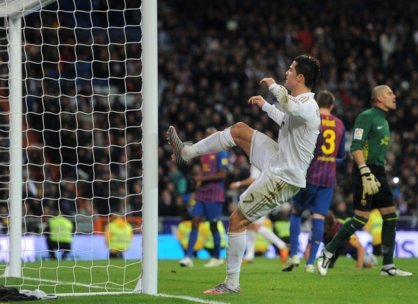 Ronaldo xuất hiện ở "Siêu kinh điển", nhưng Real vẫn là đội thua cuộc trước Barca.
