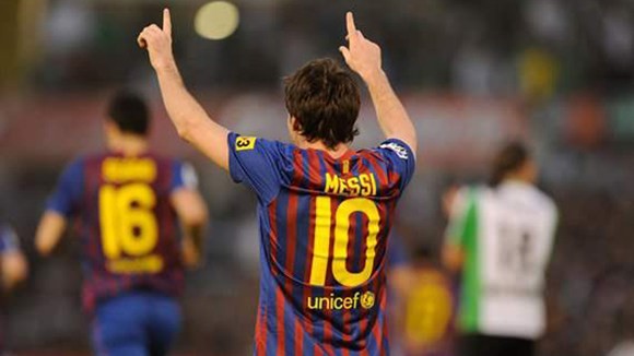 Với cú hat-trick vào lưới Granada, Messi chính thức trở thành chân sút vĩ đại nhất lịch sử Barca, vượt qua kỷ lục ghi 232 bàn thắng của huyền thoại Cesar Rodriguez.