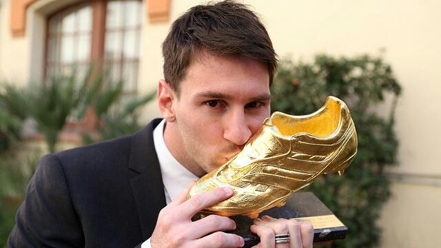 Không thể vô địch La Liga, nhưng Messi vẫn giành danh hiệu Pichichi và Chiếc giày vàng châu Âu mùa giải 2011/12.
