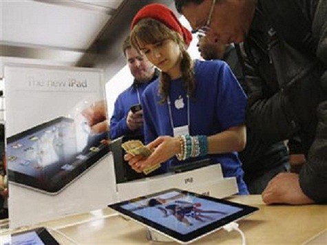 Apple đang chịu sức ép lớn trước cáo buộc làm giá sách điện tử khi phát hành mẫu iPad đầu tiên hồi đầu năm 2010 - Ảnh: Reuters