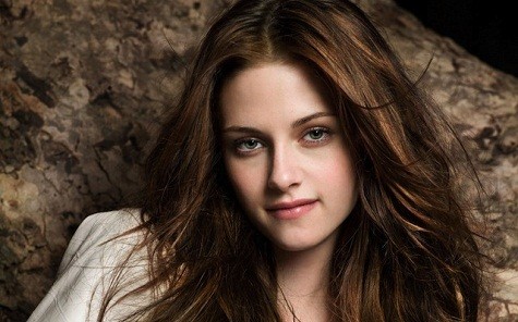 Kristen Stewart được biết đến với các vai diễn trong phim Catch That Kid, Panic Room, Zathura, In the Land of Women, Adventureland, Into the Wild, The Messengers, và nổi tiếng nhất là Twilight.