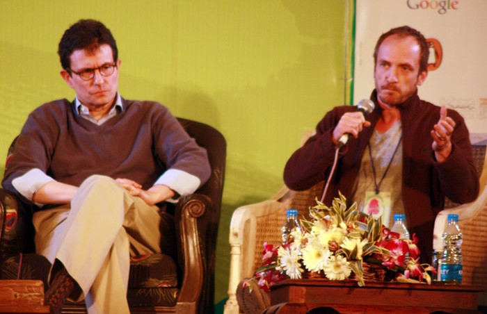 David Remnick (trái) là cây bút từng đoạt giải báo chí danh giá Pulitzer, một biên tập viên của Tạp chí Người New York. >> NHỮNG NGƯỜI NỔI TIẾNG TỪNG TRƯỢT ĐẠI HỌC (P1) >>> NHỮNG HOTGIRL TỪNG THI ĐỖ THỦ KHOA ĐẠI HỌC