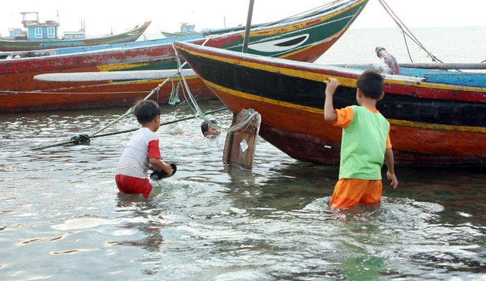 Những người lính tuần tra là sự an toàn cho con trẻ vui chơi...