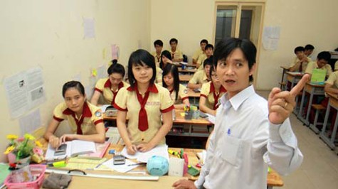 Giờ học phụ đạo của học sinh lớp 12A2 Trường THPT Thành Nhân, Q.Tân Phú TP.HCM vào chiều 29-2 - Ảnh: N.Hùng