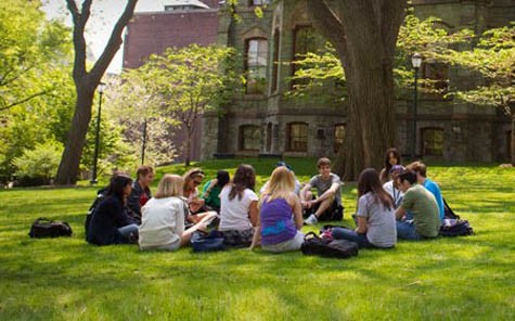 University of Pennsylvania: Đứng đầu danh sách này là Đại học Pennsylvania. Penn được thành lập vào năm 1740, với tổng số sinh viên hơn 9000 người. Ngôi trường này toạ lạc ở một vùng nông thôn Hoa Kỳ với khuôn viên rộng 279 mẫu Anh. Penn được xếp hạng 5 trong những trường đại học tốt nhất nước Mỹ năm 2011. Học phí mỗi năm vào khoảng 40.514 đô la.