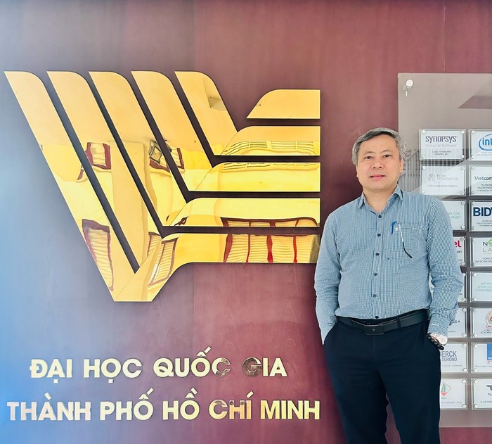 Tiến sĩ Nguyễn Đình Hưng - Trưởng ban Ban Tài chính, Đại học Quốc gia Thành phố Hồ Chí Minh chia sẻ về PPP trong giáo dục đại học. Ảnh: NVCC