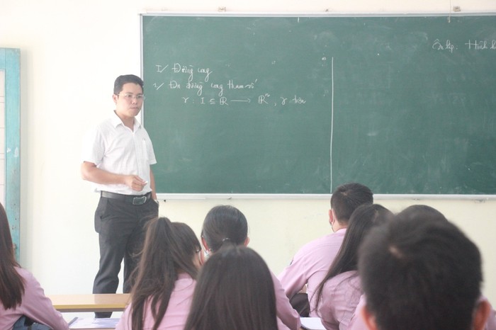 Phó Giáo sư, Tiến sĩ Lê Công Trình(Trường Đại học Quy Nhơn) cũng là thành viên ban điều hành Chương trình trọng điểm quốc gia phát triển Toán học giai đoạn 2021 - 2030. Ảnh: NVCC