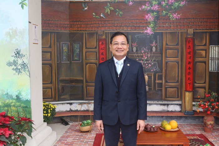 Tiến sĩ Hoa Ngọc Sơn – Phó Hiệu trưởng Trường Đại học Ngoại Ngữ, Đại học Quốc gia Hà Nội. Ảnh: KMC