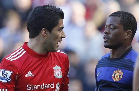 Suarez gọi Evra là "thằng da đen" trong trận Liverpool - MU