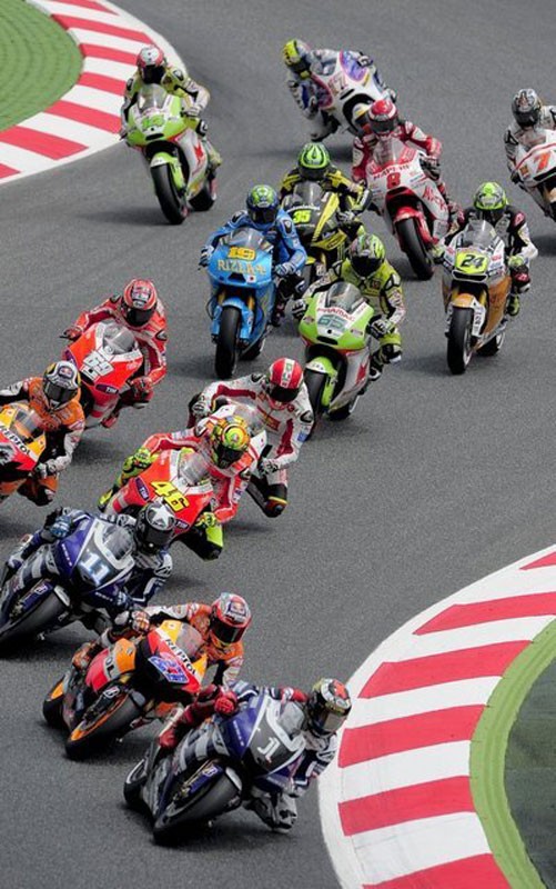 Một cảnh diễn ra tại cuộc đua Motor Grand Prix tại Catalan. Casey Stoner là người chiến thắng.