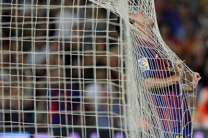 Lionel Messi tiếc nuối sau một pha bỏ lỡ trước khung thành Osasuna