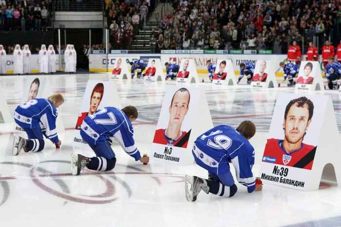 Các cầu thủ hockey Lokomotiv (Moscow) bị thiệt mạng trong vụ tai nạn máy bay ngày 7/11 được dựng ảnh tưởng niệm