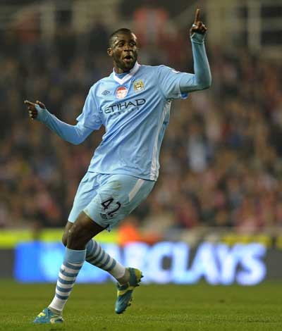 Chấn thương của Yaya Toure khiến thế trận của Man City trở nên thiếu vững chắc vì mất đi khả năng tranh chấp và phát động tấn công của tuyển thủ Bờ Biển Ngà