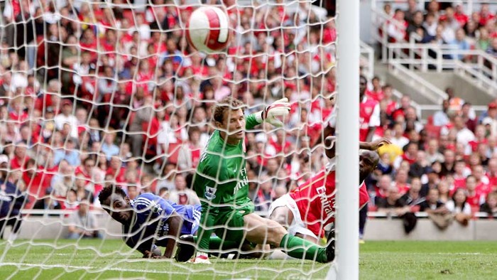 6/5/2007: Michael Essien san bằng tỷ số cho Chelsea tại Emirates nhưng chừng đó là không đủ để ngăn cản Man Utd tới chức vô địch.