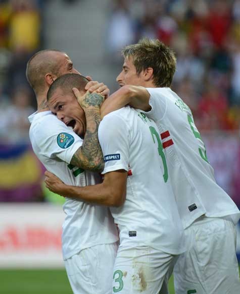 Pepe cùng đồng đội ăn mừng bàn mở tỷ số
