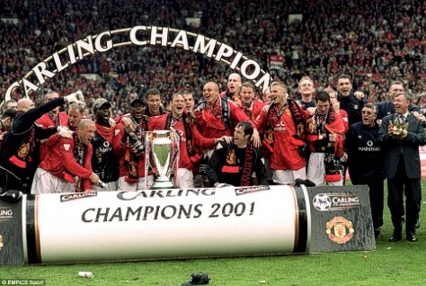 2000-2001: United vô địch với khoảng cách 10 trước Arsenal và lần đầu tiên vô địch 3 năm liên tiếp. Họ thể hiện sự áp đảo đó bằng trận thắng Arsenal 6-1 ở lượt về mùa giải.