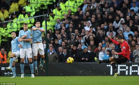 2012-13: Robin Van Persie đặt chân tới Old Trafford và làm thay đổi tất cả. Anh có 6 tháng đỉnh cao cùng United khi ghi bàn liên tục và trong những trận đấu quan trọng. Khi Van Persie không ghi bàn, United lại trải qua chuỗi trận giữ sạch lưới liên tiếp. Nhà vô địch mùa 2011/12 Man City đã không thể theo kịp khi tháng 2 bắt đầu, và đêm qua United chính thức chạm mốc 20 chức vô địch Anh.