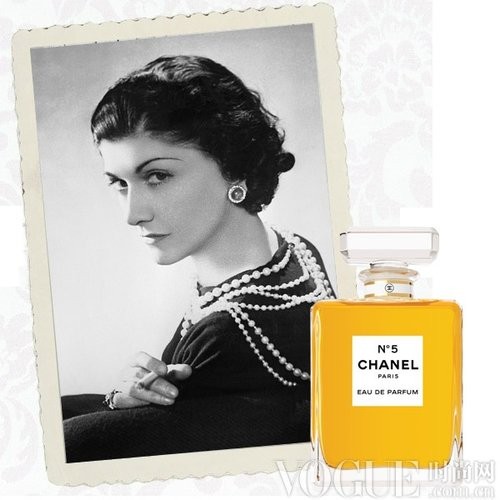 Coco Chanel và Chanel No.5. 5 là con số may mắn của bà CocoChanel. Và đó chính là nguồn gốc của cái tên Chanel No.5 mà ai cũng thắc mắc. Ra đời vào năm 1921, No.5 cũng là lần đầu tiên tác giả của một loại nước hoa là một nhà thiết kế thời trang. Sau đó, nó lại trở thành một loại nước hoa nổi tiếng mọi thời đại, No.5 đã gặt hái được thành công ngoài sức tưởng tượng. Chanel No.5 là loại nước hoa đầu tiên tái tạo lại từ hương hoa tự nhiên, bởi bà Chanel nghĩ rằng cơ thể người phụ nữ không chỉ mang hương thơm của hoa tự nhiên mà còn phải mang một hương thơm tinh tế thấm nhuần tới từng giác quan. Xem thêm: Hoa Đán xứ Trung đang "bồ kết" kiểu váy nào?