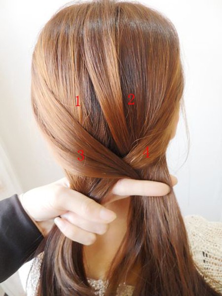 Sau đó lại cho phần tóc 3 bên trái vào giữa phần tóc 2 và 4. Xem thêm: 3 kiểu tóc dự tiệc thanh lịch cho phái đẹp