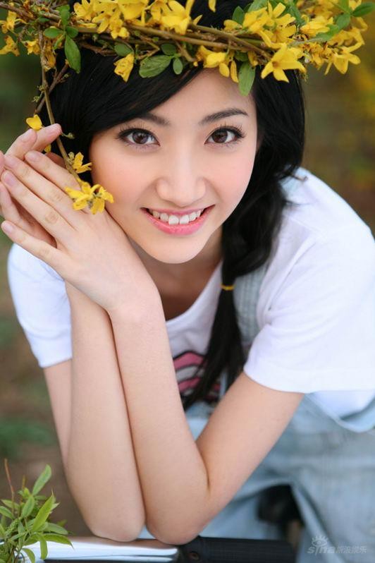 Một vẻ đẹp hoàn hảo với đôi mắt to có thần, đôi môi xinh và sọc mũi cao kết hợp trên khuôn mặt nhỏ nhắn. Theo bạn, ai là "Đệ nhất mỹ nữ Bắc Kinh"?