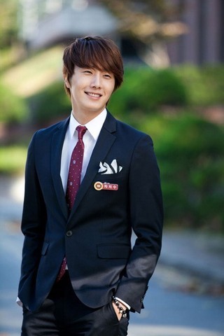 Nam sinh Jung Il Woo cuốn hút với đôi mắt một mí hút hồn.