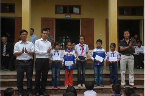 Một hoạt động từ thiện được phối hợp của Công ty Cổ phần Thế giới số Trần Anh và báo Giáo dục Việt Nam: Trao máy tính và học bổng cho học sinh Trường Tiểu học Bột Xuyên - Mỹ Đức