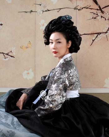 Choi Ji Woo kiêu sa, đài các rất ra dáng tiểu thư quý tộc. (Ảnh: newsen) Xem thêm: Phạm Băng Băng "khuân" tứ đại mỹ nữ Trung Hoa lên thảm đỏ Cannes