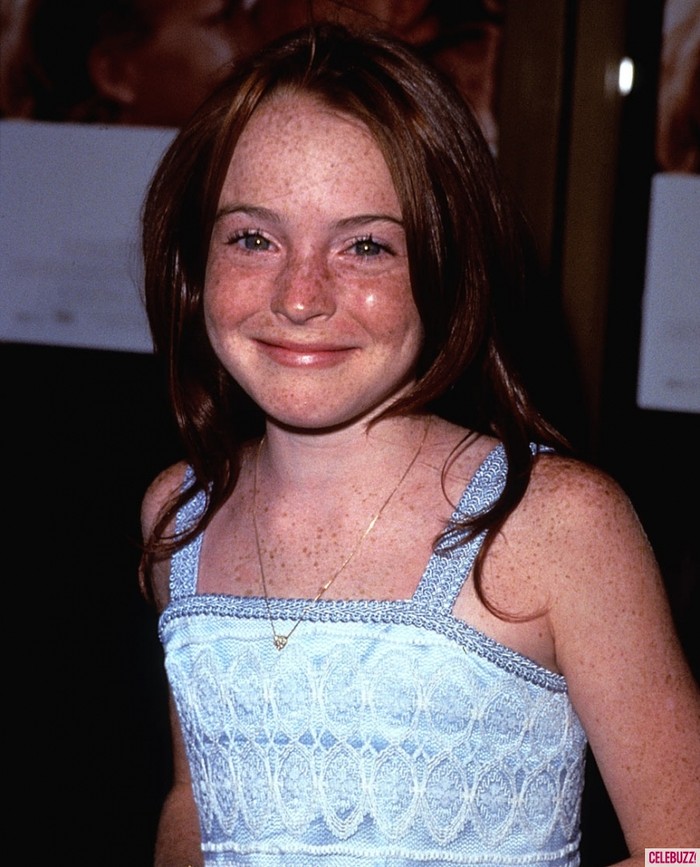 Những đốm tàn nhang đặc trưng của Lindsay Lohan. Chúng không làm cô bé xấu đi, giảm fans, mà trái lại còn đem lại ấn tượng "đẹp đúng điệu Lindsay". (Ảnh: 2sao) Xem thêm: Ngắm Sao nam "mặt hoa da phấn"