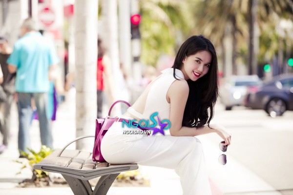 Nhan sắc kiêu sa của Hoa hậu Quốc tế người Việt gây xôn xao đường phố nước Mỹ