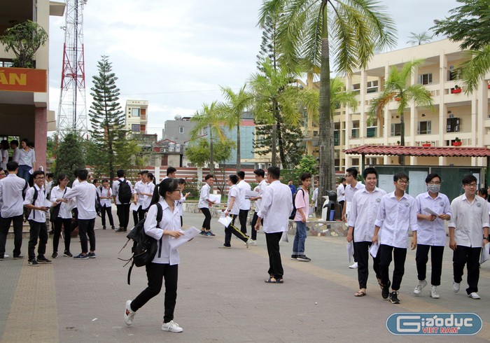 Nhiều thí sinh Trường Trung học phổ thông Hồng Bàng cho rằng môn Ngữ văn khó, kiến thức lồng ghép lớp 11 và 12.