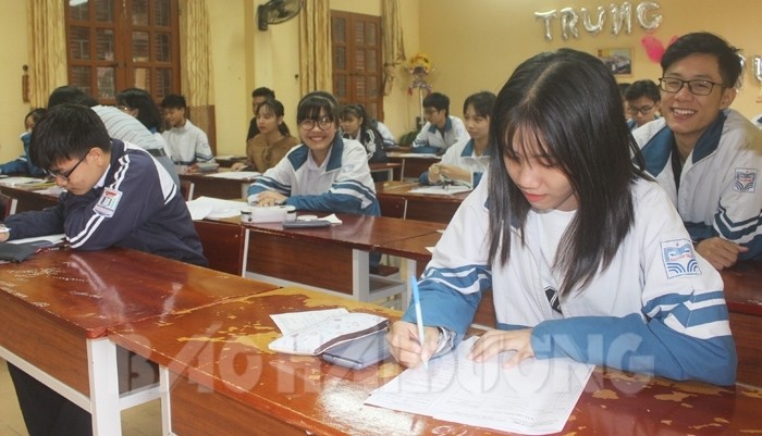 Các học sinh thi tuyển để vào đội tuyển học sinh giỏi của tỉnh Hải Dương (Ảnh: Báo Hải Dương)